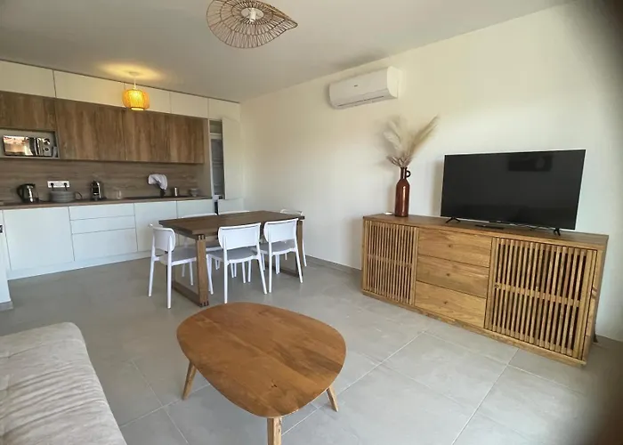 2 Favone, South Corsica, 100m Away 孔卡